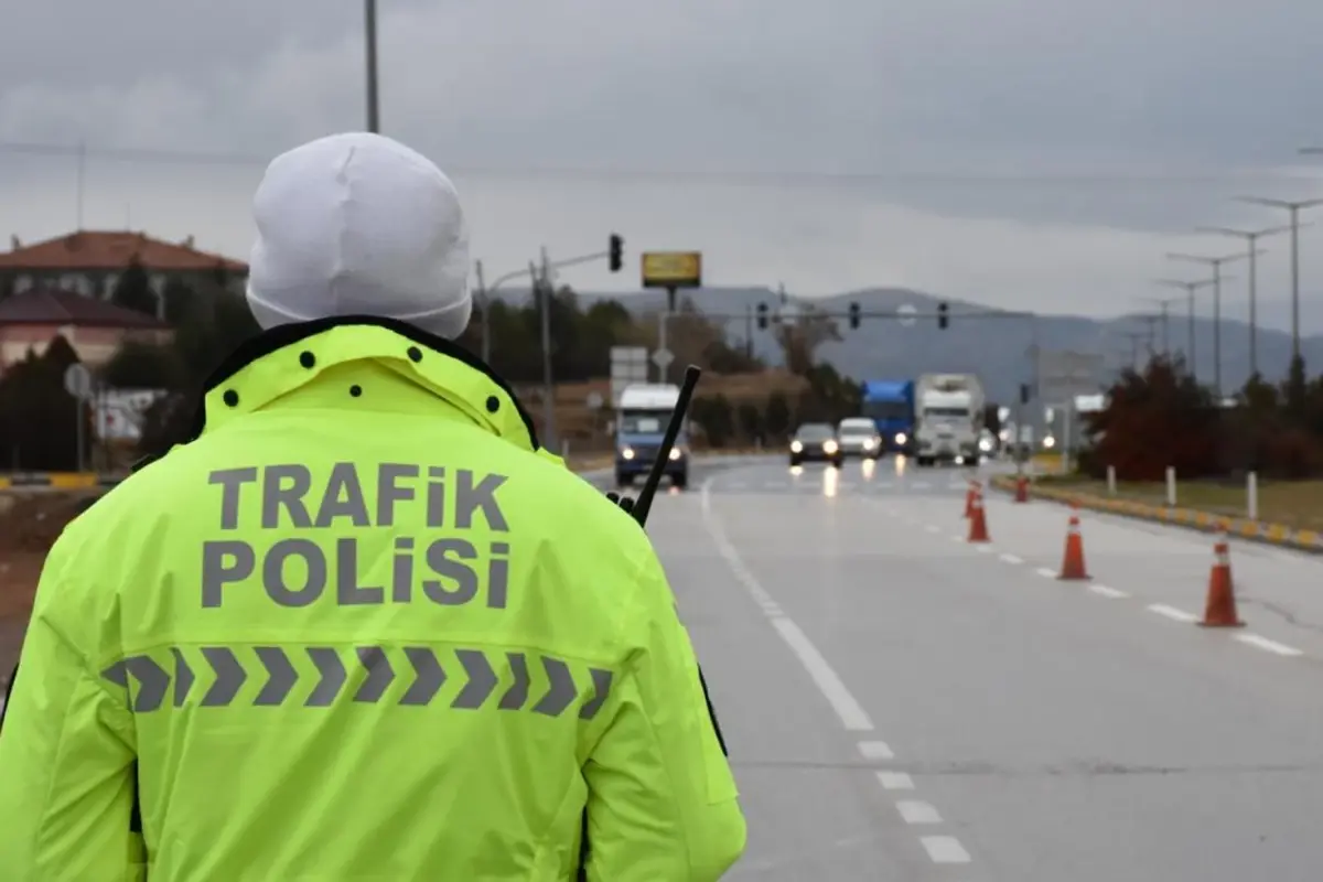 Sakın buraya takmayın! Trafikte yeni dönem: Hem para cezası hem men kararı!
