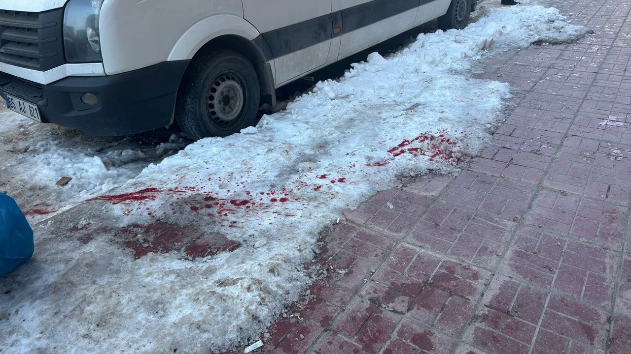 Van’da bıçaklı kavga: 3 kişi yaralandı, yaralılardan birinin 4 parmağı koptu!