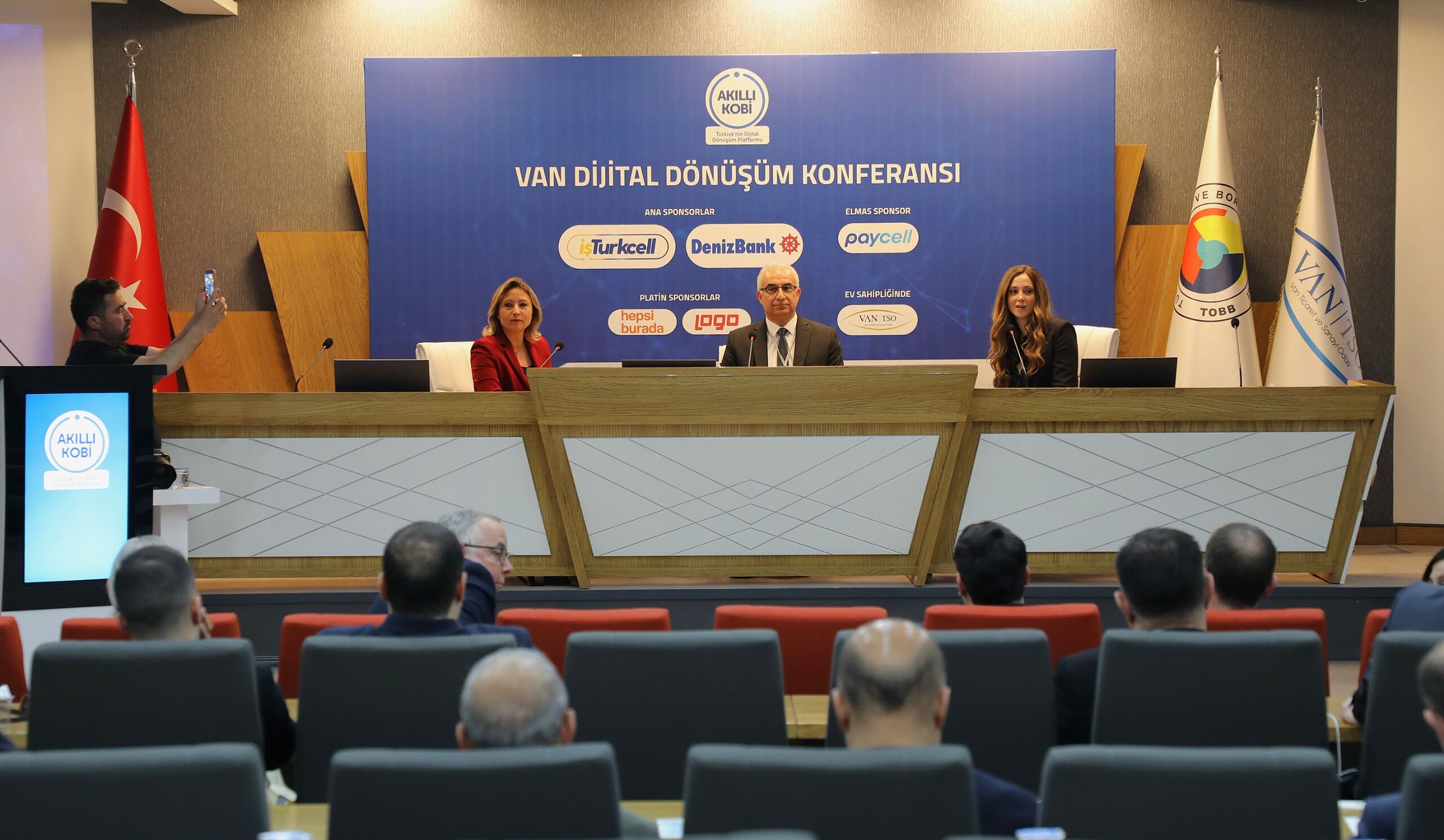 Van’daki işletmelere ‘dijital’ yol haritası: Van TSO’dan KOBİ’lere önemli konferans!