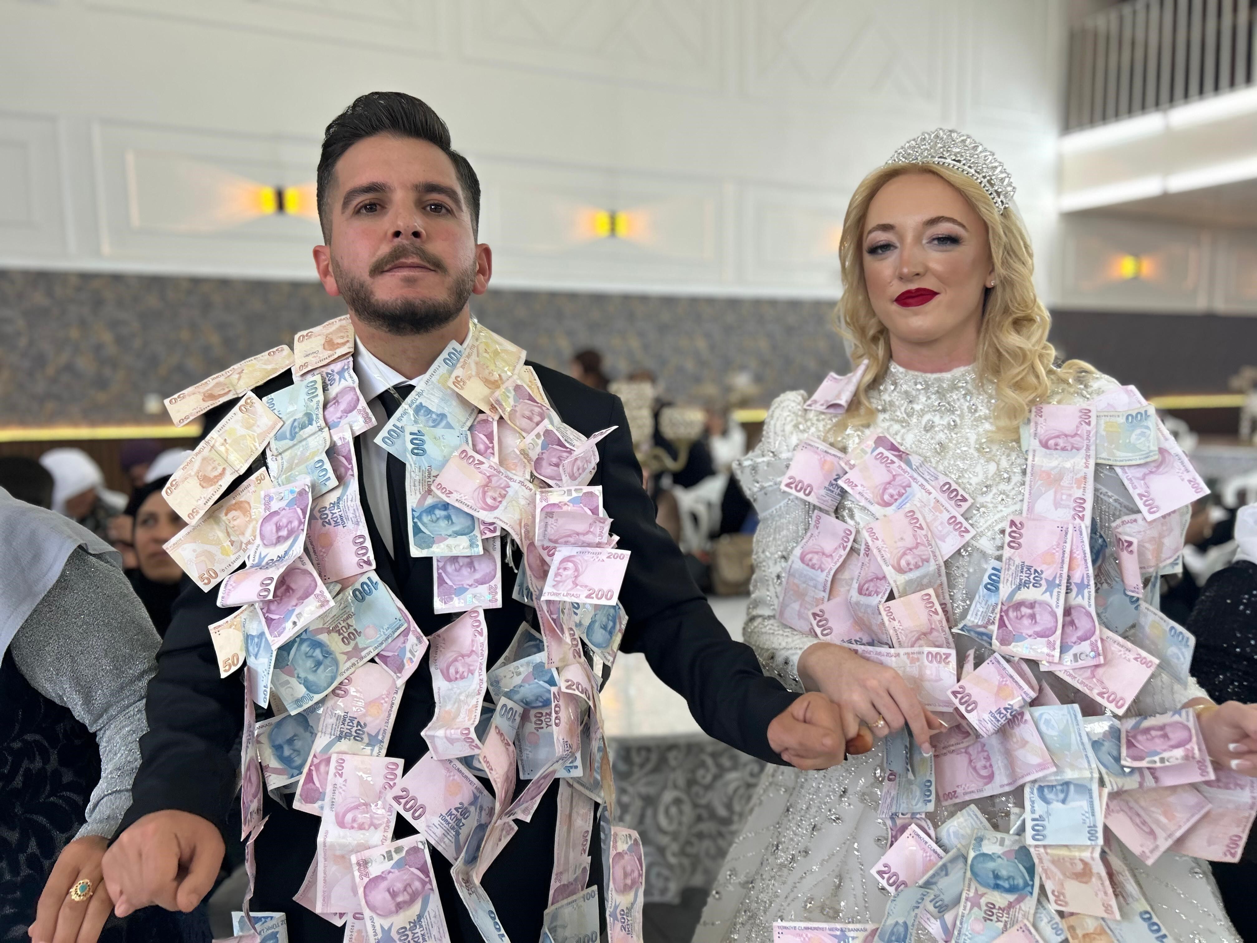 Aşk sınır tanımadı: İskoçyalı geline Van usulü düğün!