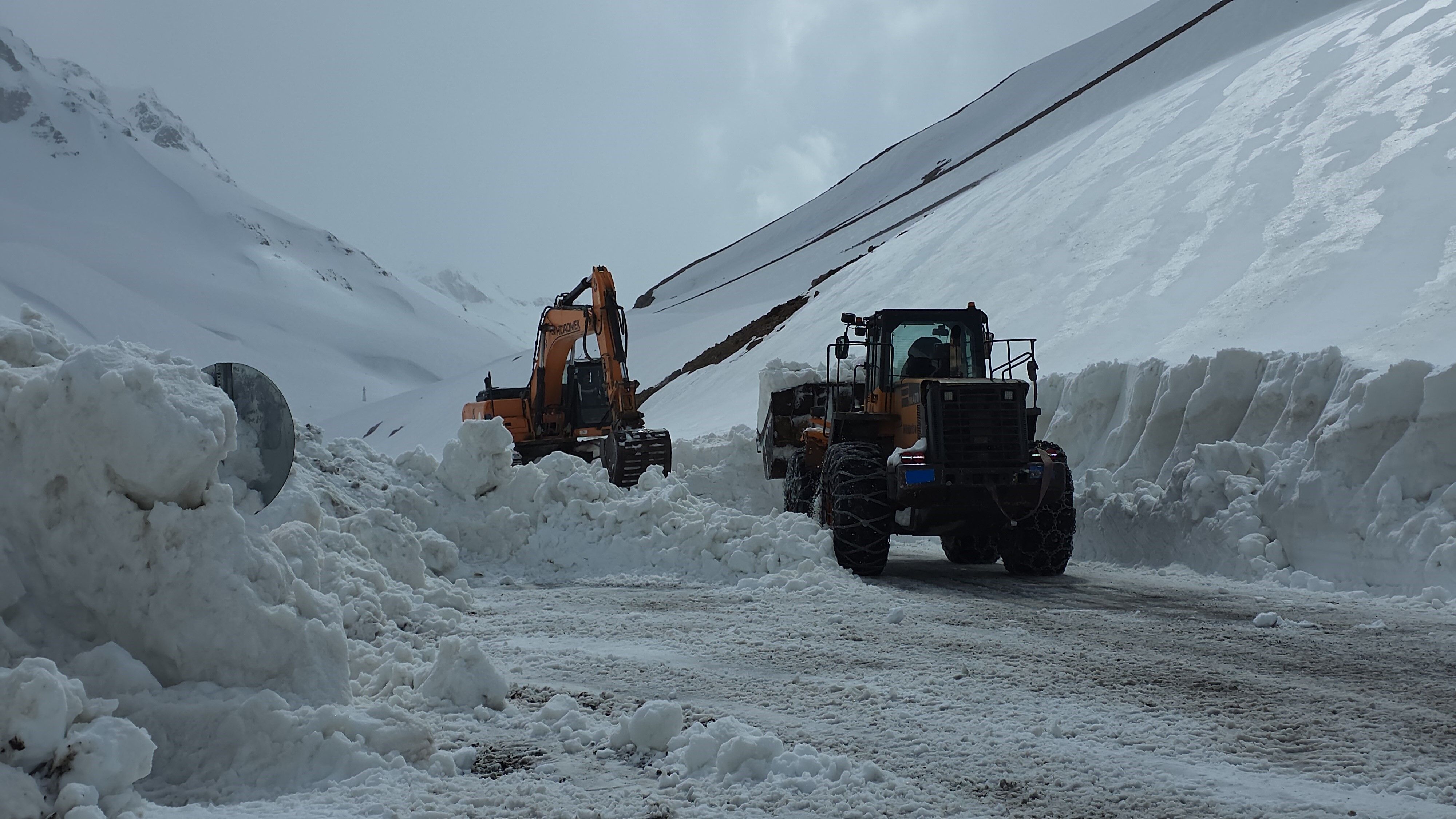 Van’da 3,5 ay sonra ilk kazma vuruldu!