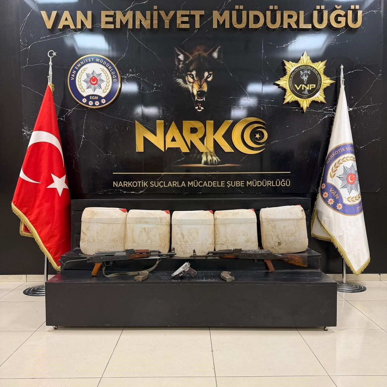 Van’da uyuşturucu şebekesine ağır darbe: 3 kişi tutuklandı!