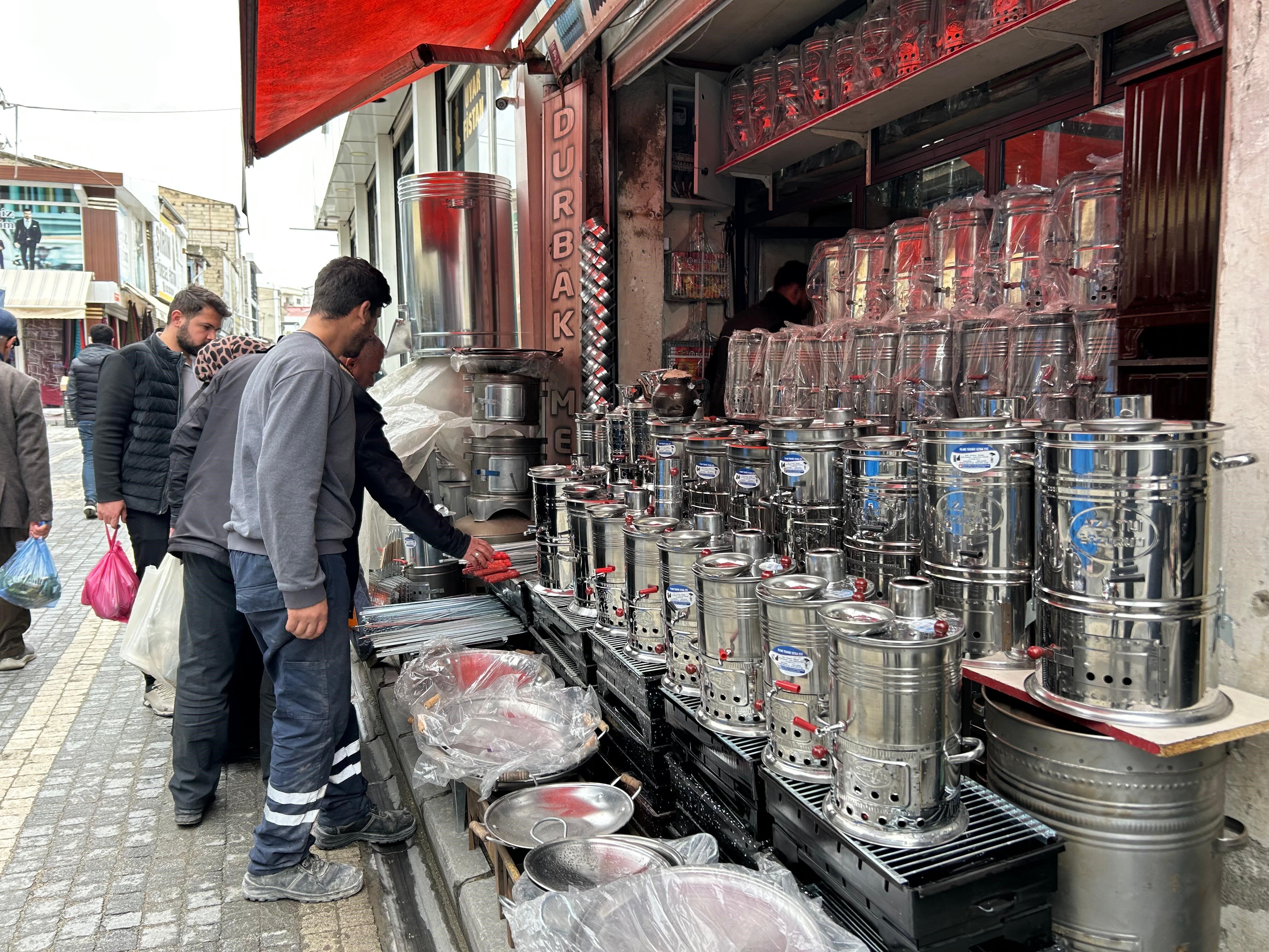 Van'da kış uzadı, mangal ve semaver sezonunu gecikti!