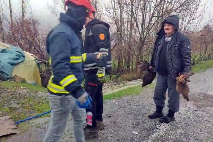 Van’da kümes ve tandır olarak kullanılan yapı çöktü!