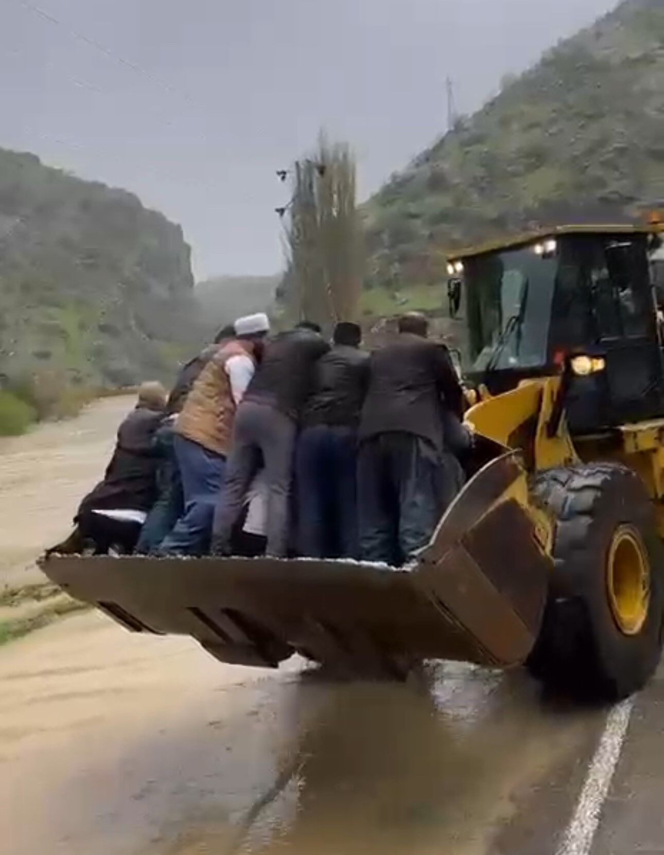 Van’da hayatını kaybeden gencin ölümü yasa boğdu, nakli yürek burktu!
