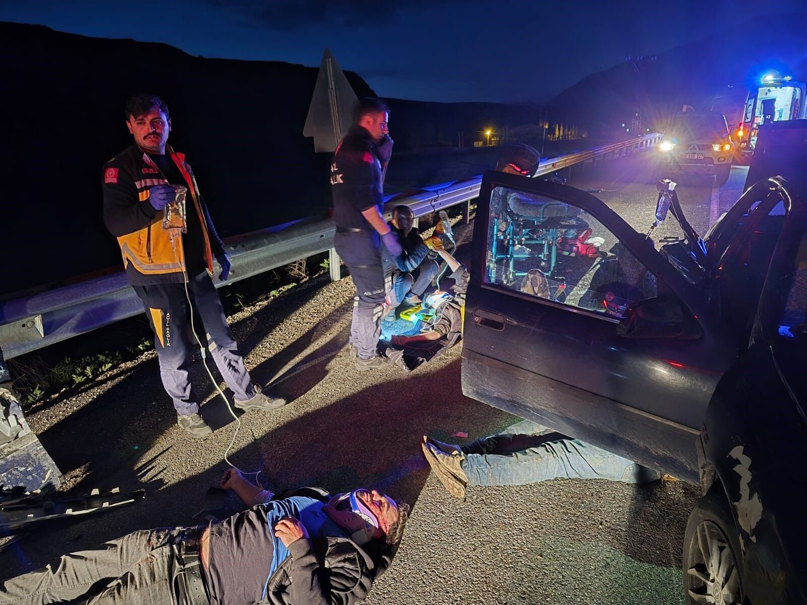 Van’da iki otomobil çarpıştı, 7 kişi yaralandı!