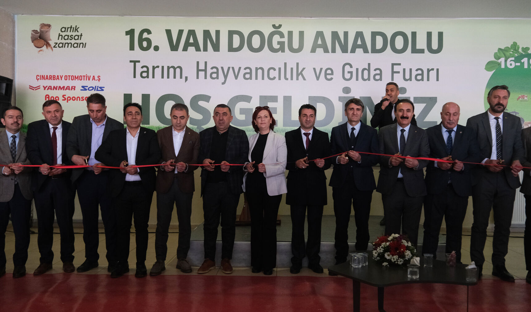 Vanlı çiftçiler dikkat! Tarım ve hayvancılığa dair her şey bu fuarda: Dev fuar açıldı!