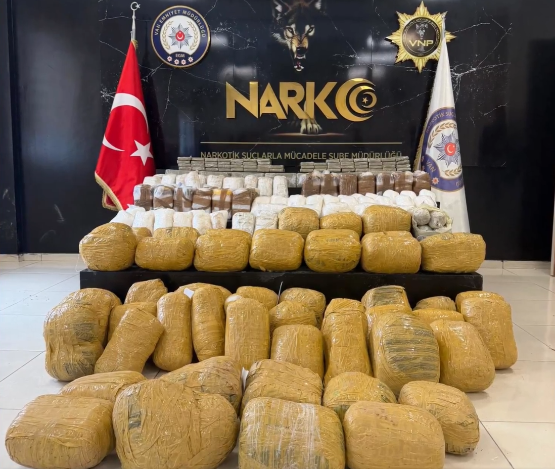 İçişleri Bakanlığı duyurdu: Van’da 240 kilo uyuşturucu ele geçirildi!