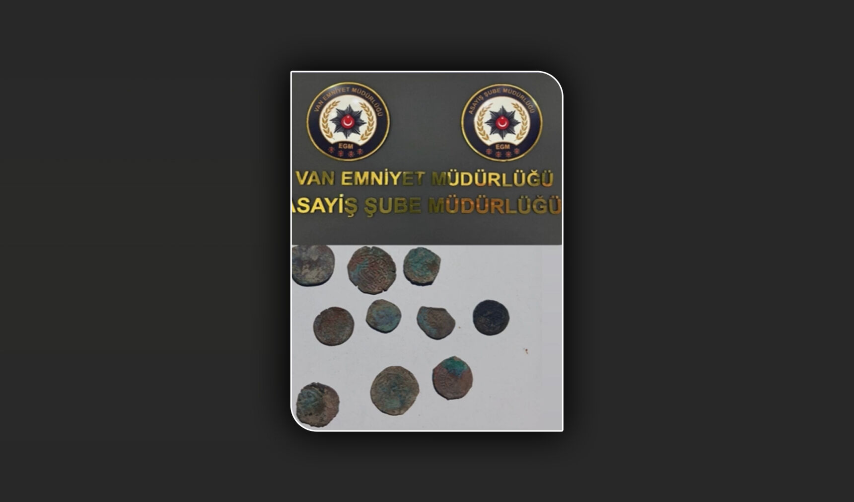 Van’da tarihi eser kaçakçıları baltayı taşa vurdu: Milyonluk sikkeler ele geçirildi!
