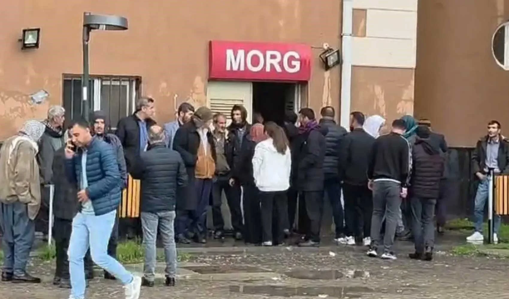 Yıldırım faciası! Okulun bahçesine yıldırım düştü: 2 çocuk öldü, 1'i ağır yaralı!