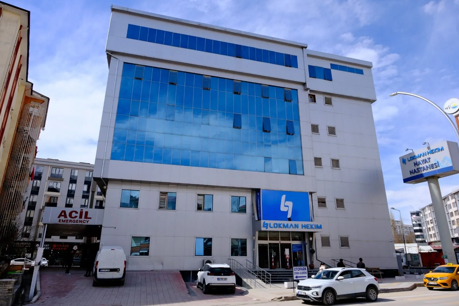 Van’daki özel hastane kapısına kilit vurdu!