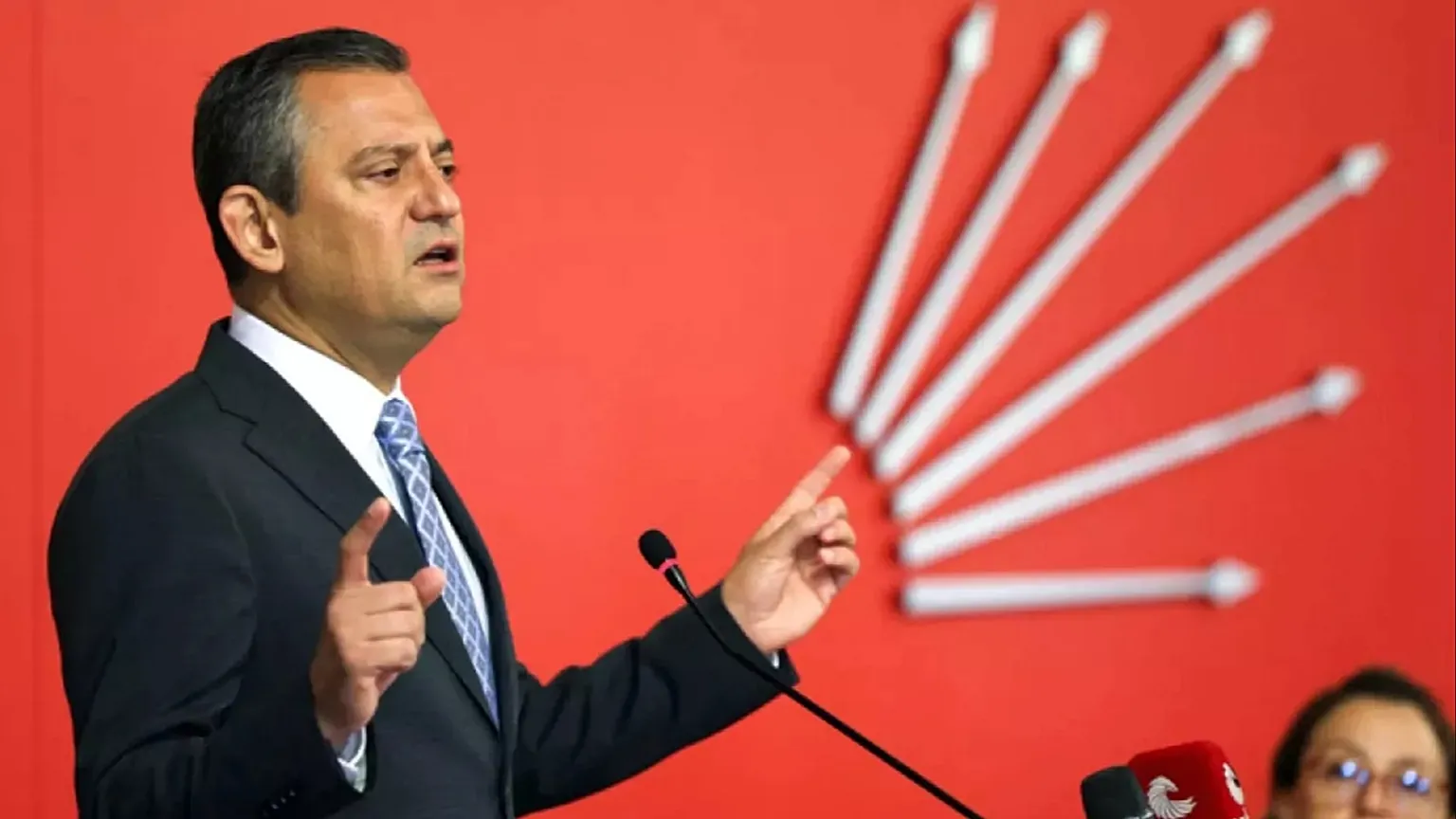 CHP'de mutlak butlan kararı sonrası Özgür Özel'den ilk açıklama!
