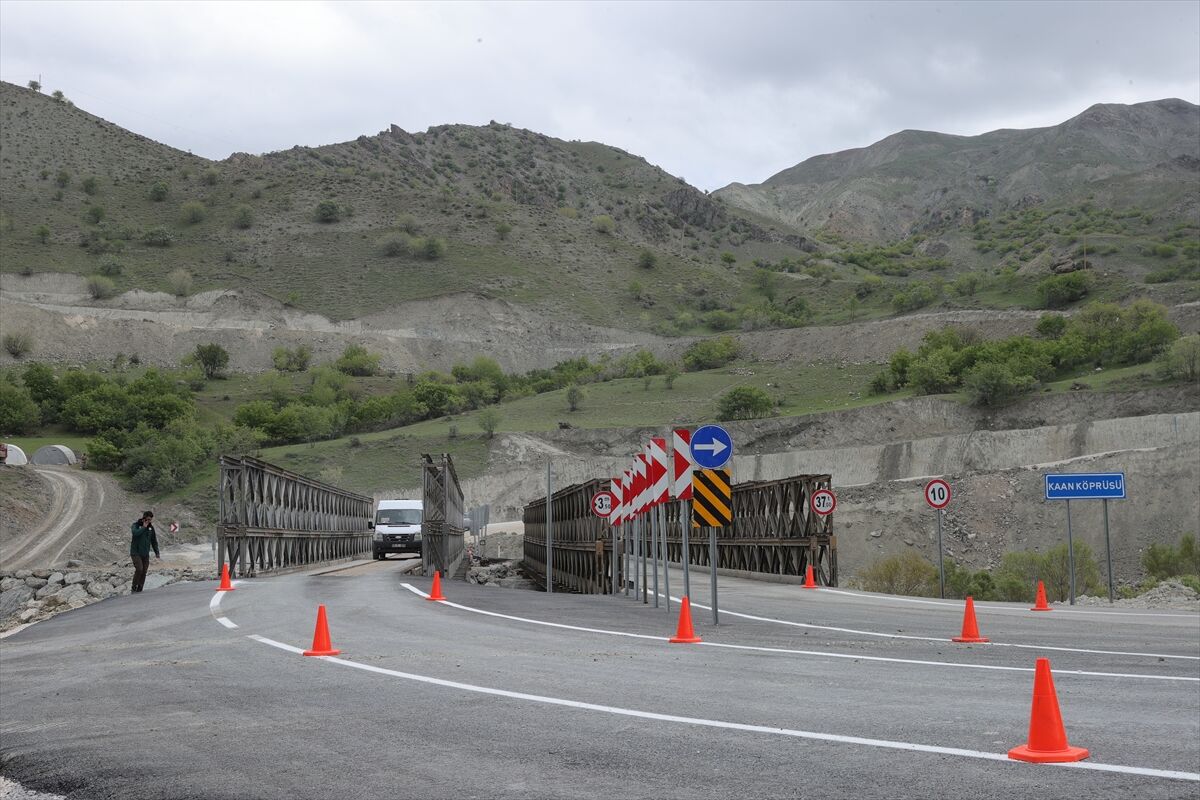 Hakkari-Van Karayolundaki ulaşım çilesi bitti!