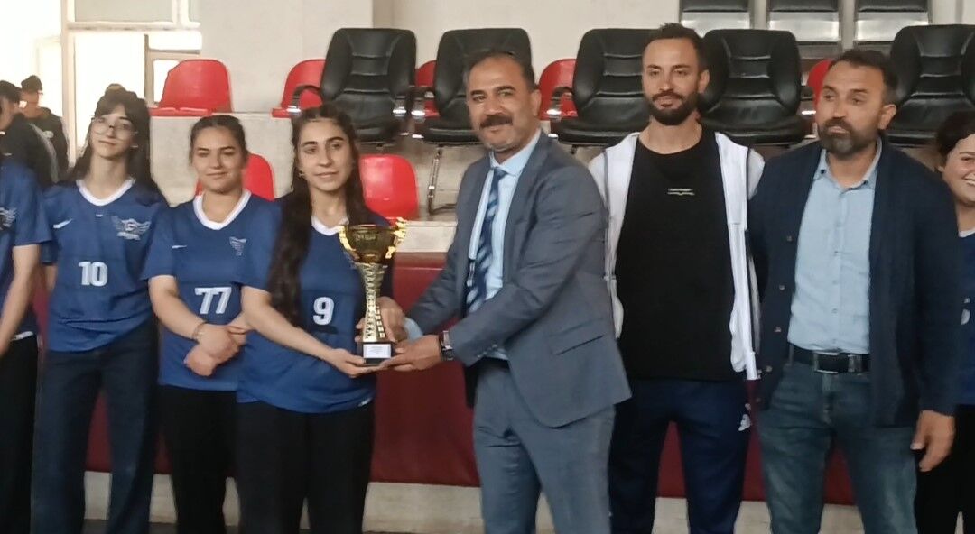 Van’da liseler arası Voleybol Turnuvasının kazananı belli oldu!