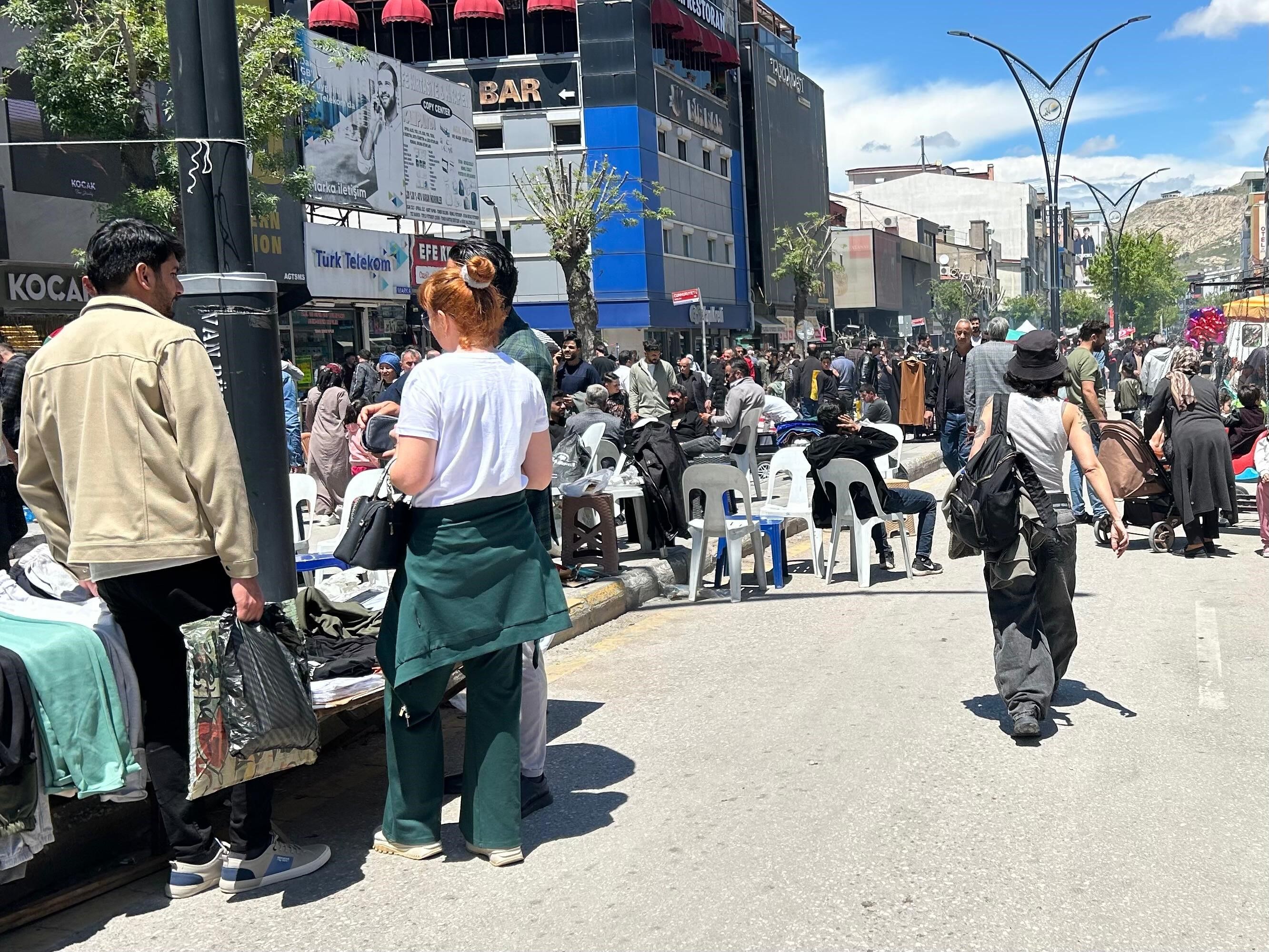 Van’da bayram yoğunluğu: Ceddeler dolup taştı!
