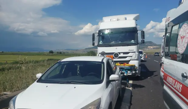 Korkunç kaza! Kontrolden çıkan TIR dehşet saçtı: 1 kişi öldü, 2 kişi yaralandı!