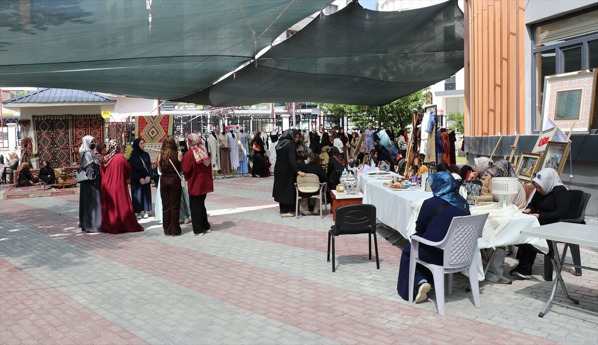 Van’da kadınların el emeği göz nuru ürünler görücüye çıktı