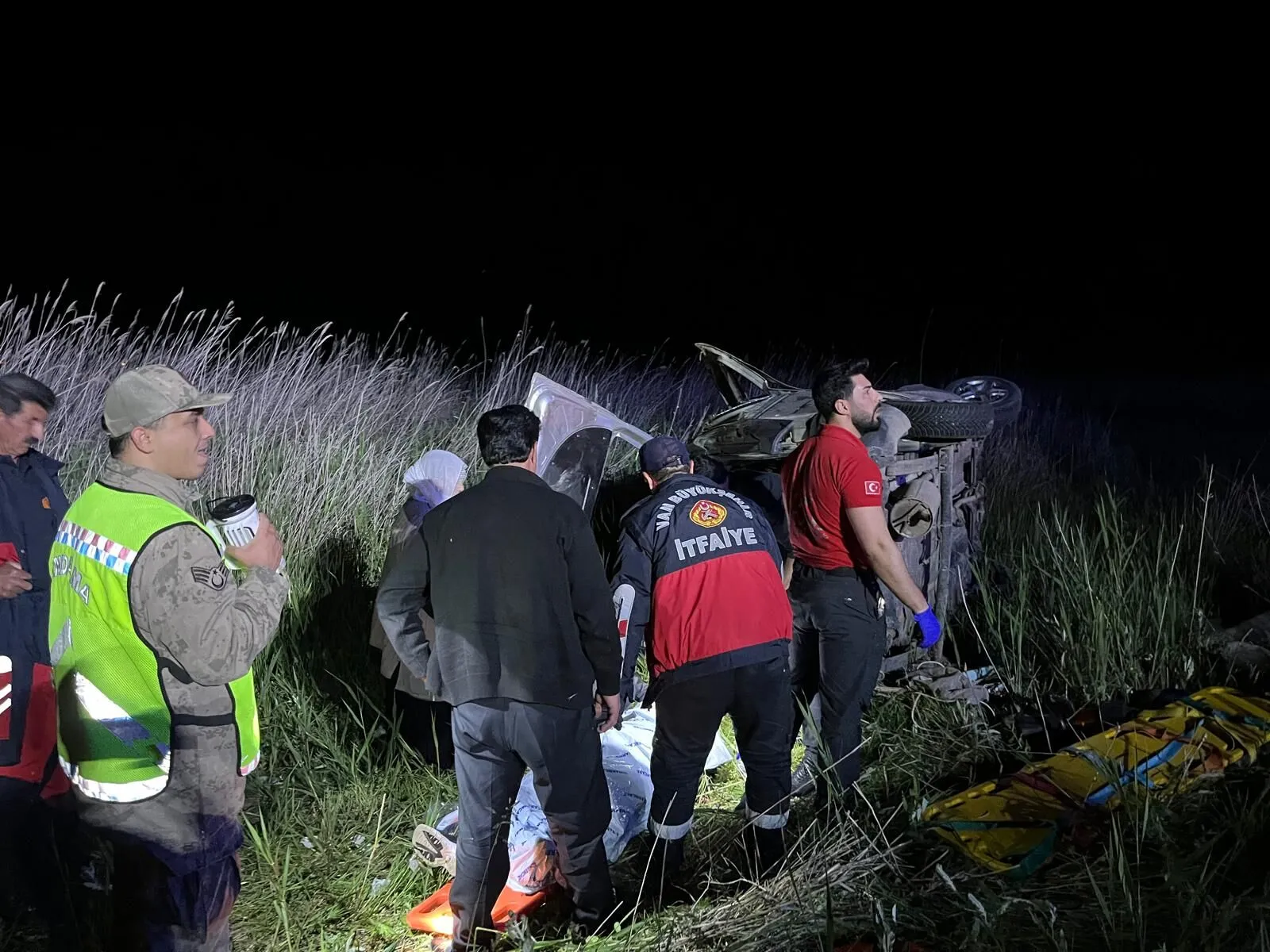 Van kontrolden çıkan otomobil şarampole yuvarlandı: 5’i ağır 6 kişi yaralandı!