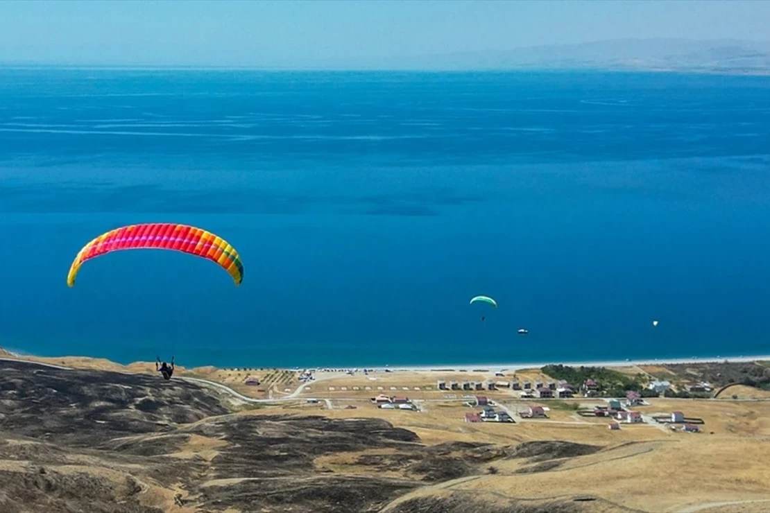Van’da turistlerin yeni rotası belli oldu: Gökyüzünde unutulmaz deneyim
