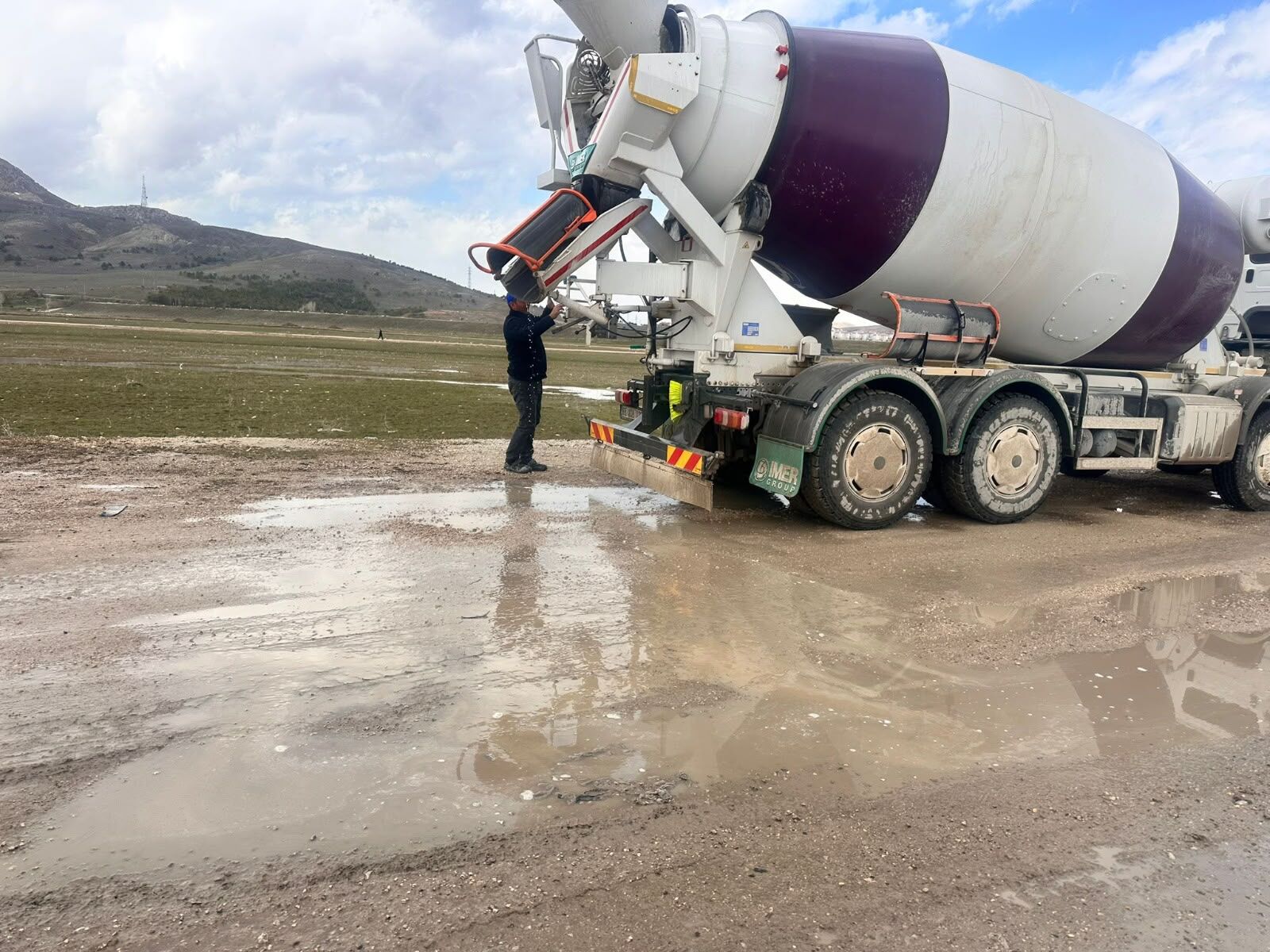 Vanlılar isyan etti, ekipler harekete geçti: Çevreyi kirleten beton mikserlerine ceza yağdı!