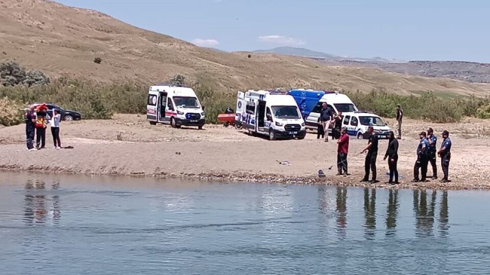 Şiddetli akıntıya kapılan 2 çocuk ırmakta kayboldu!