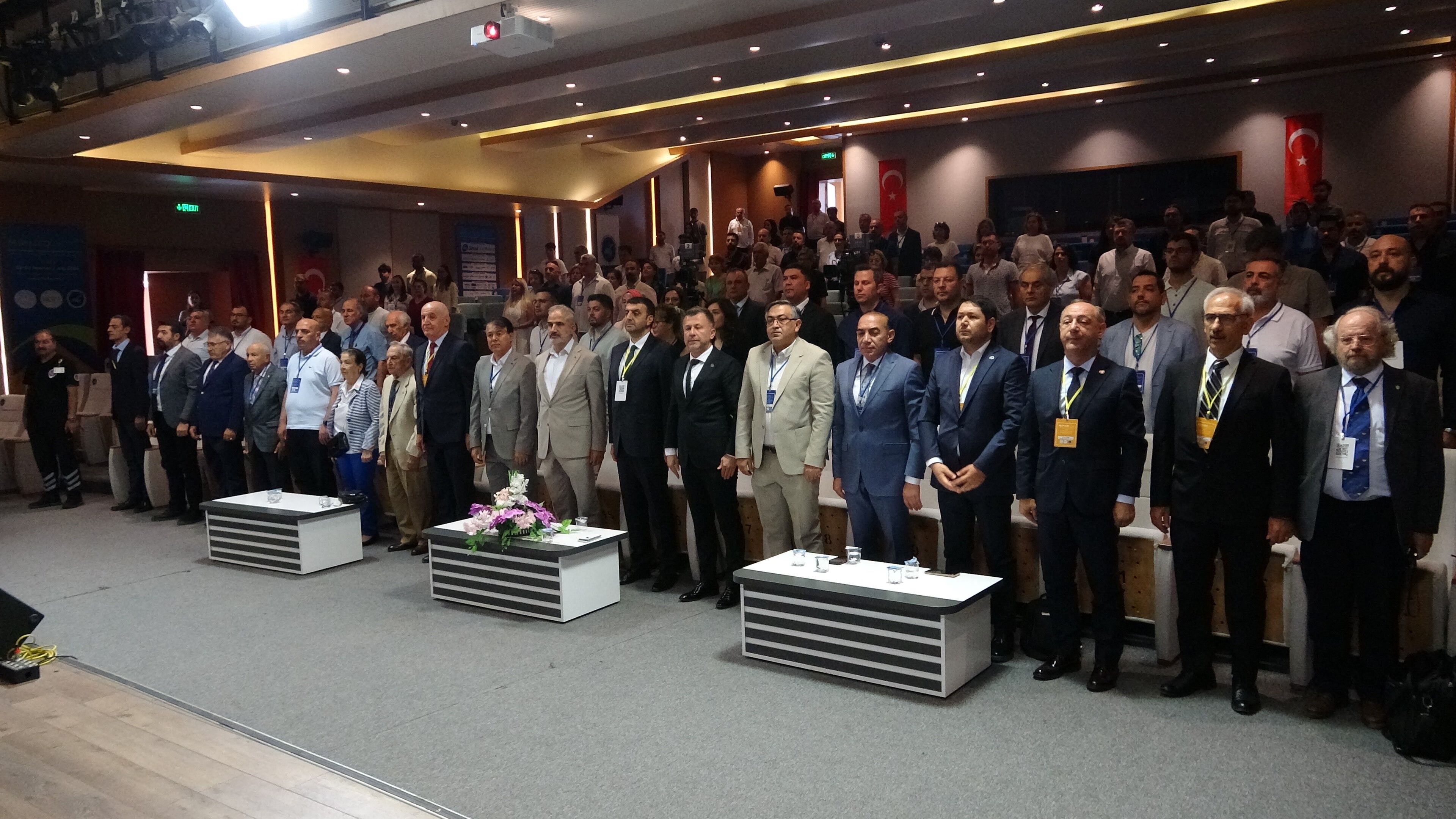 Türkiye'nin jeoloji uzmanları Van’da buluştu: Van YYÜ’de MÜHJEO’2026 başladı!