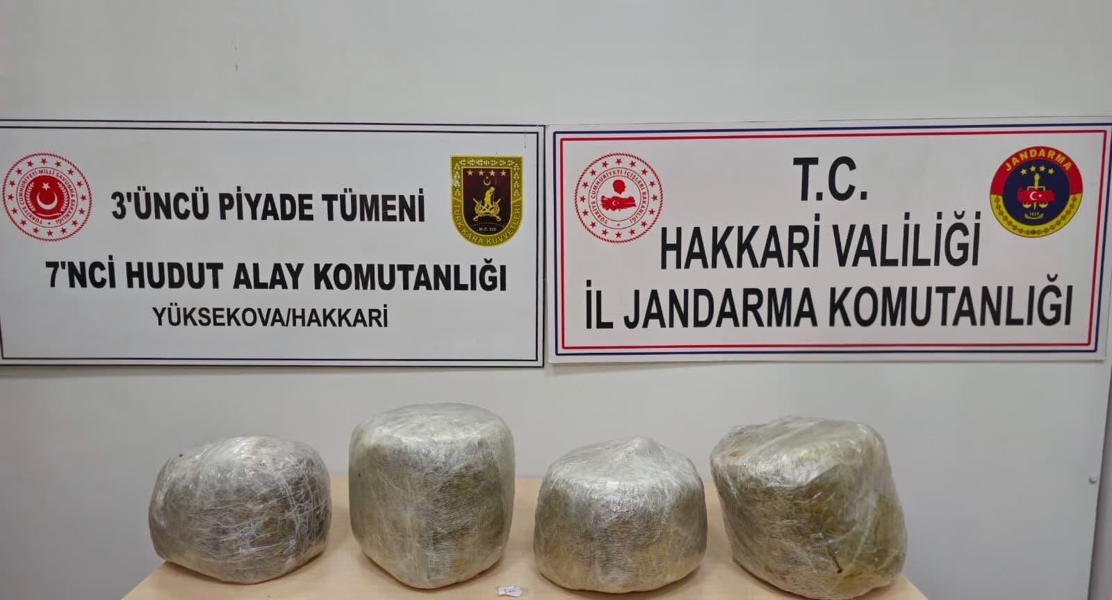 Yüksekova’da iki çuvalda kilolarca uyuşturucu madde ele geçirildi!