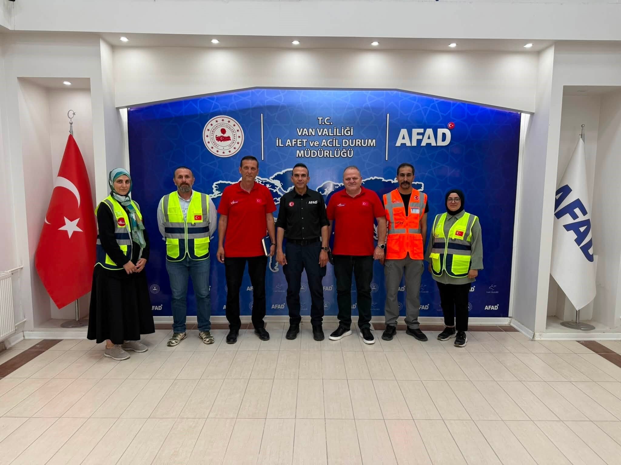 Van’da afetlere karşı büyük hazırlık! AFAD ve İHAKUT güçlerini birleştirdi