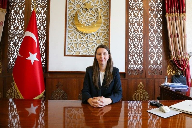 Gürpınar bir ilke imza attı: İlk kadın kaymakamı görev başında