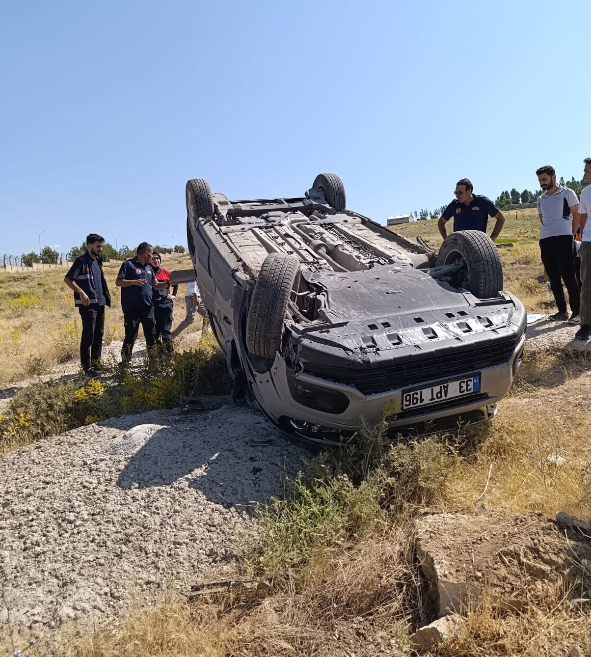 Van’da kontrolden çıkan kamyonet takla attı: 4 yaralı!