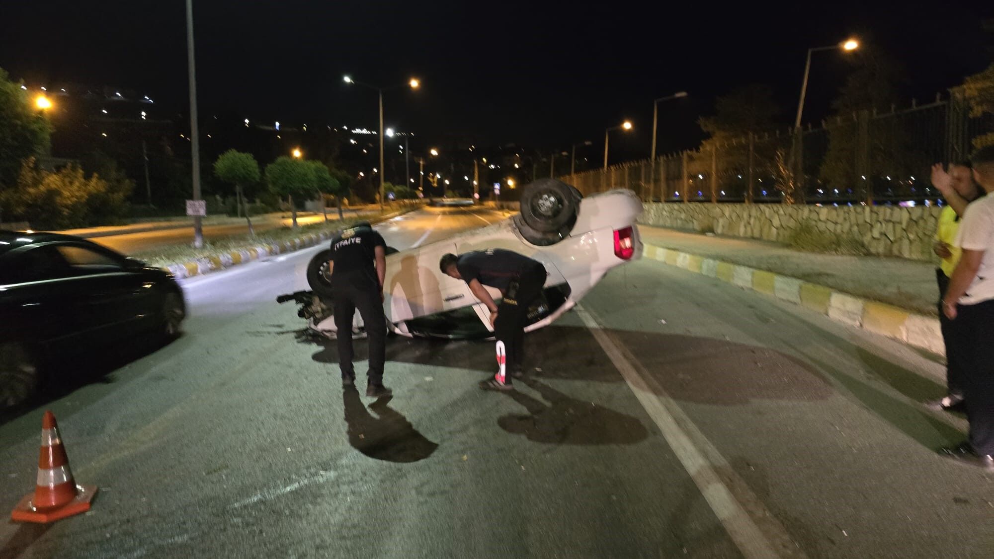 Van’da kontrolden çıkan otomobil takla attı: 2 kişi yaralandı!