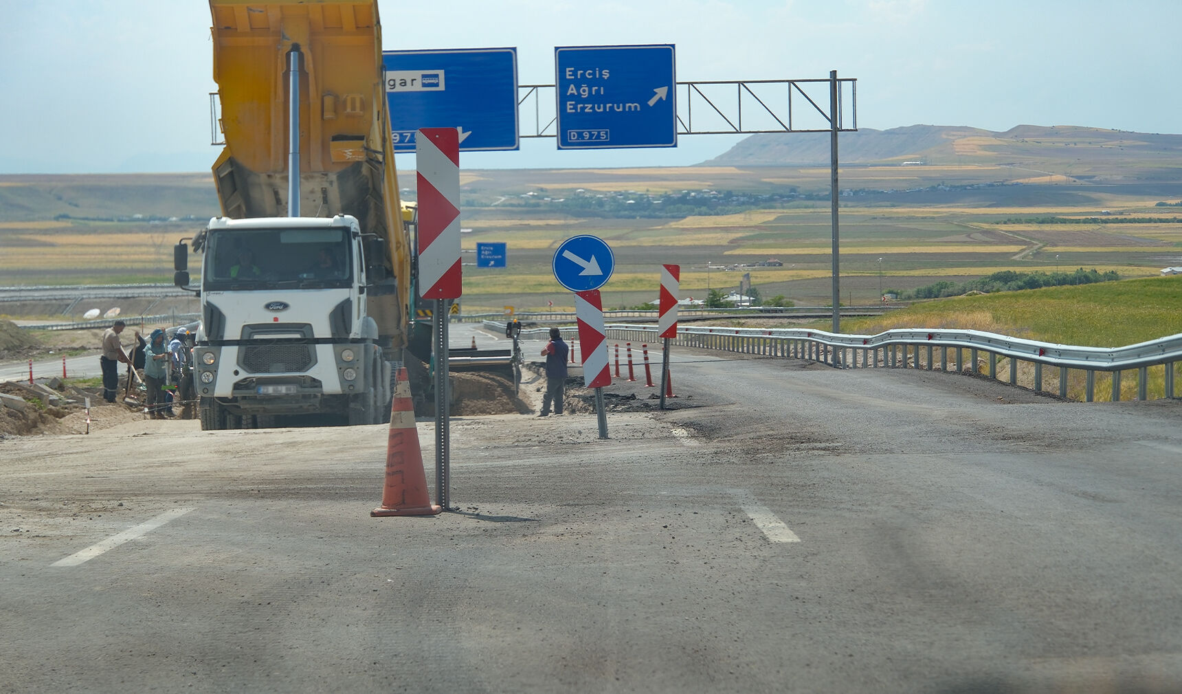 Van'da 15 yılda tamamlanan yol 6 ayda çöktü!