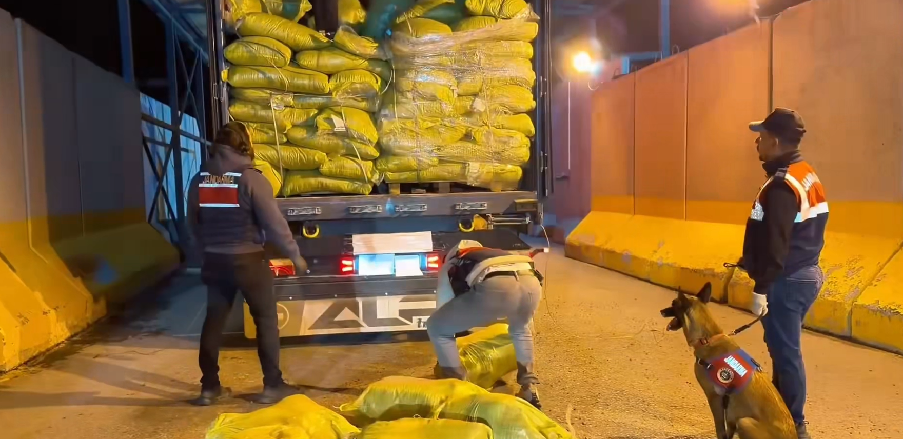 Van’da TIR’a uyuşturucu baskını: 2 kişi yakalandı!