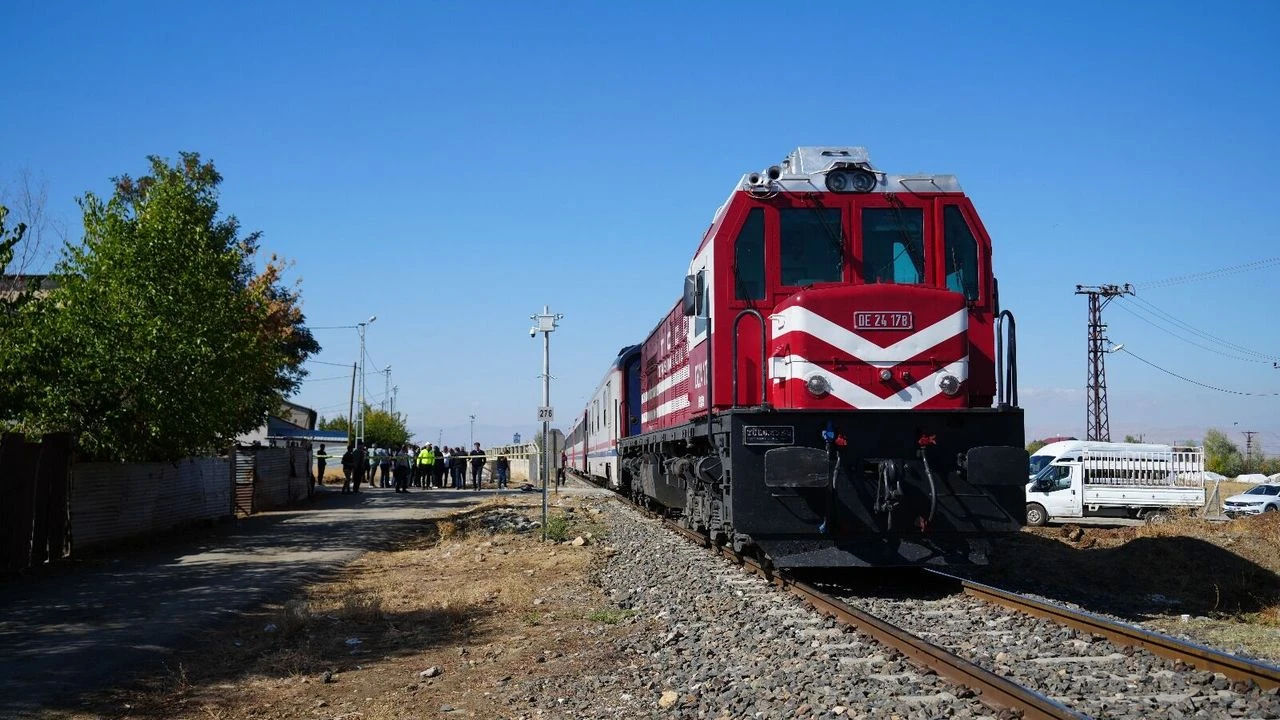 Yük treni yaşlı kadını biçti!