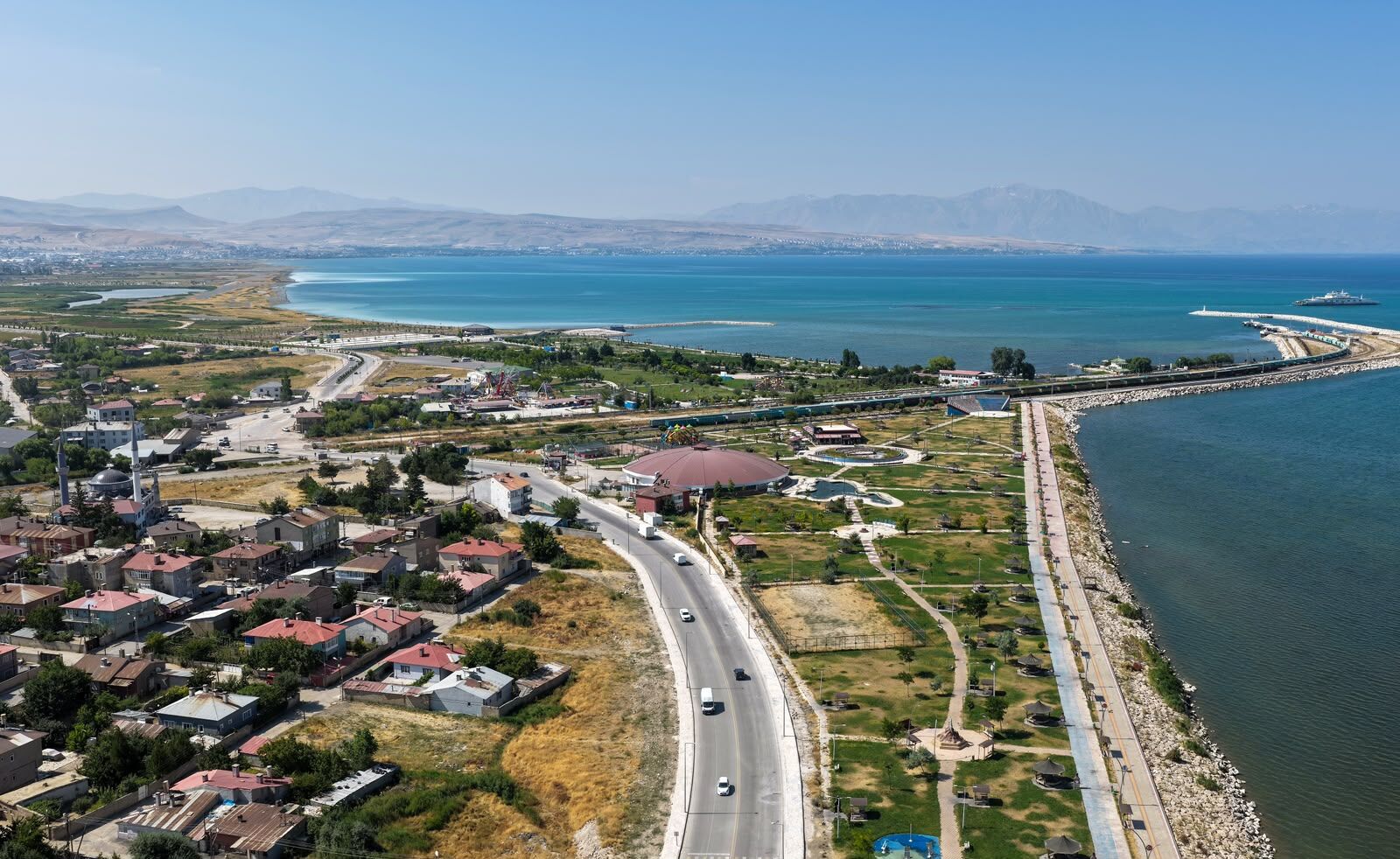Van’da iki ilçeyi birbirine bağlayacak yol projesinde sona gelindi!