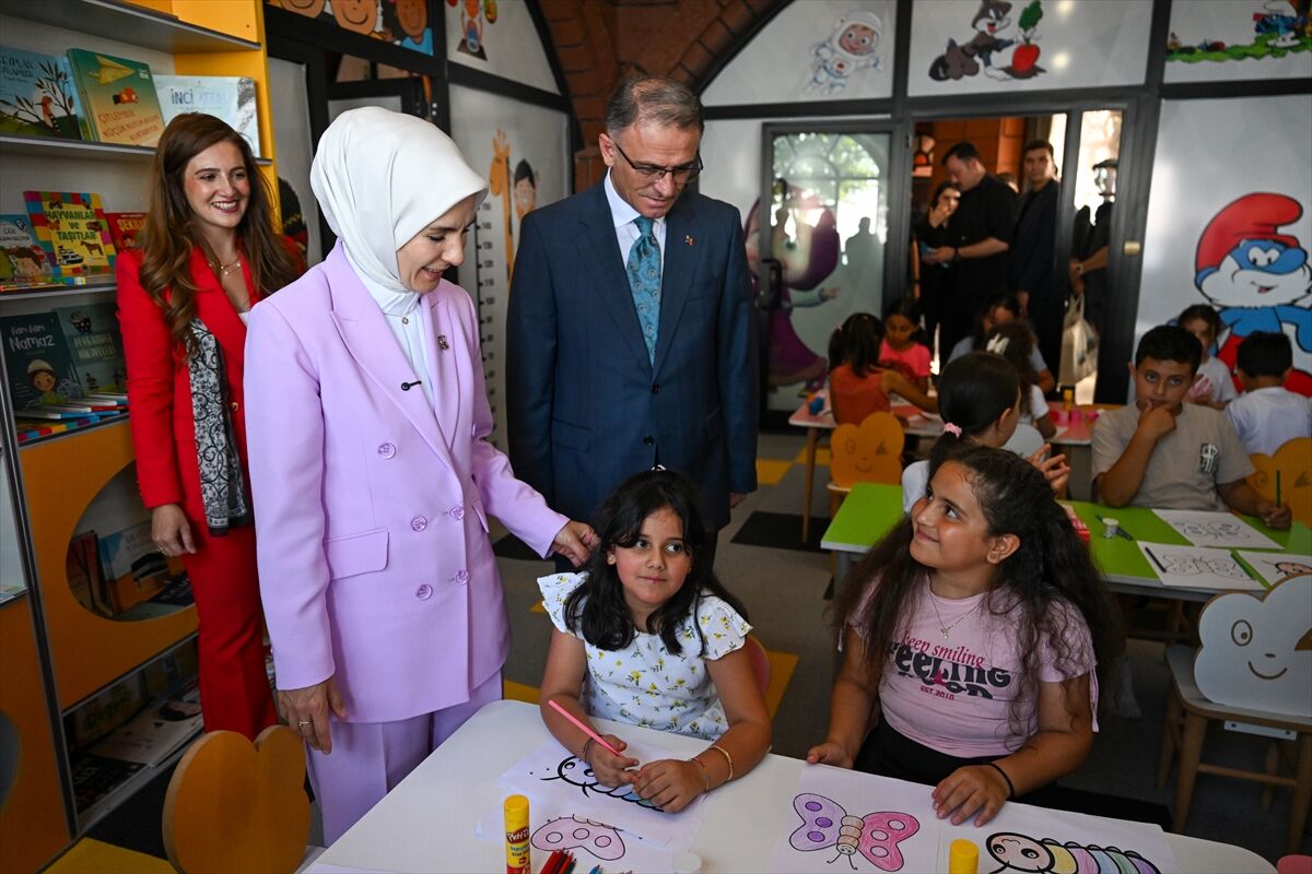 Aile ve Sosyal Hizmetler Bakanı Göktaş Van'da çeşitli ziyaretlerde bulundu