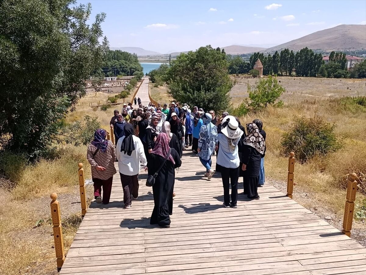 Vanlı kadınlar Van’ı keşfediyor!