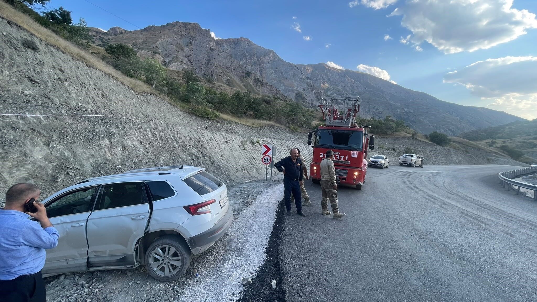 Van-Hakkari kara yolunda korkutan kaza: Yaralılar var!