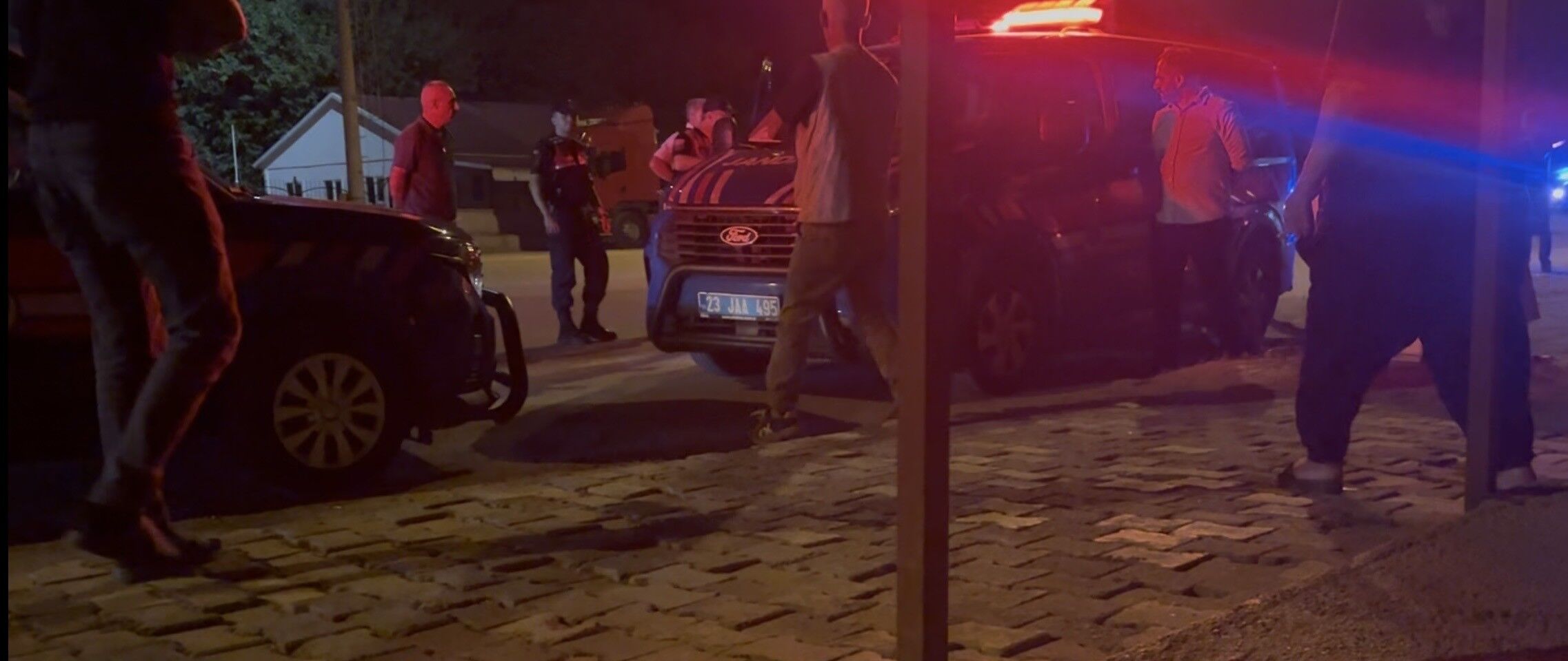 İki grup arasında silahlı kavga: 3 yaralı!