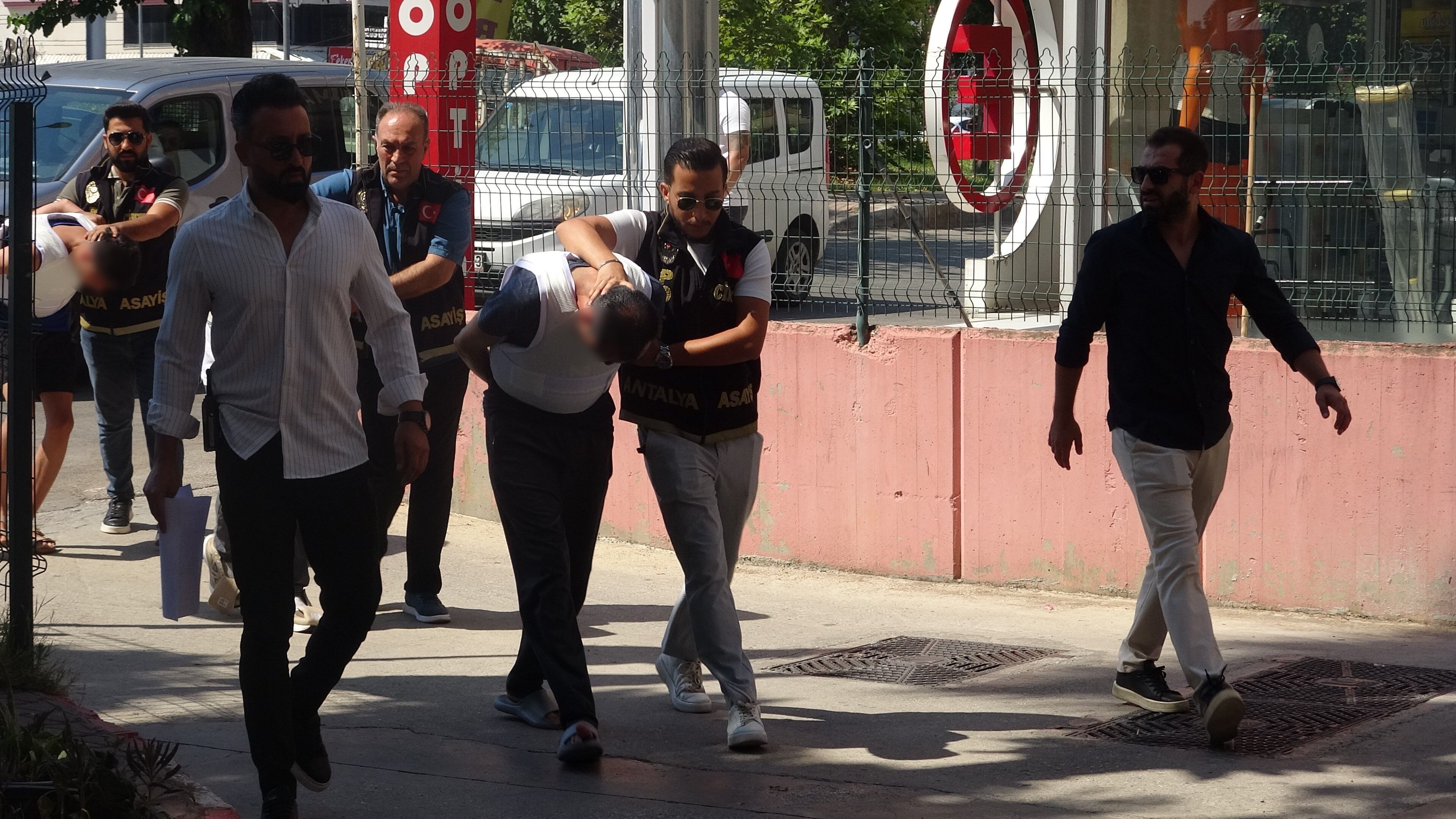 Antalya’da silahlı saldırıda öldürülmüştü: Vanlı İlhan Kaval cinayetinde 2 kişi tutuklandı!