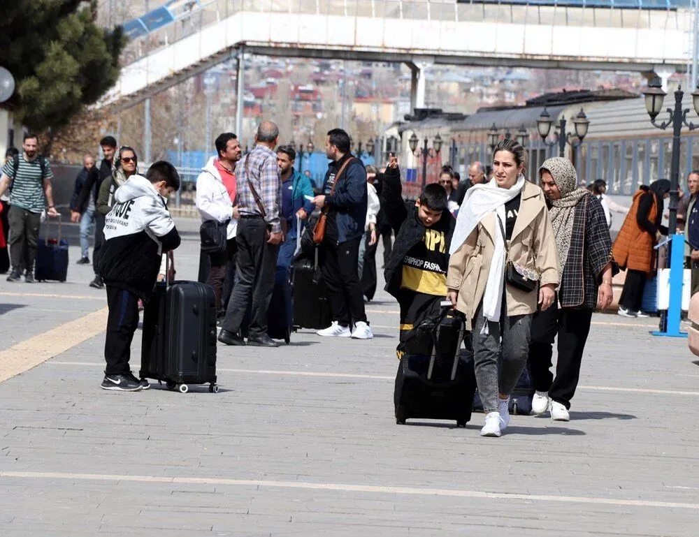 Vanlılar, turist çekelim derken turist oldu!