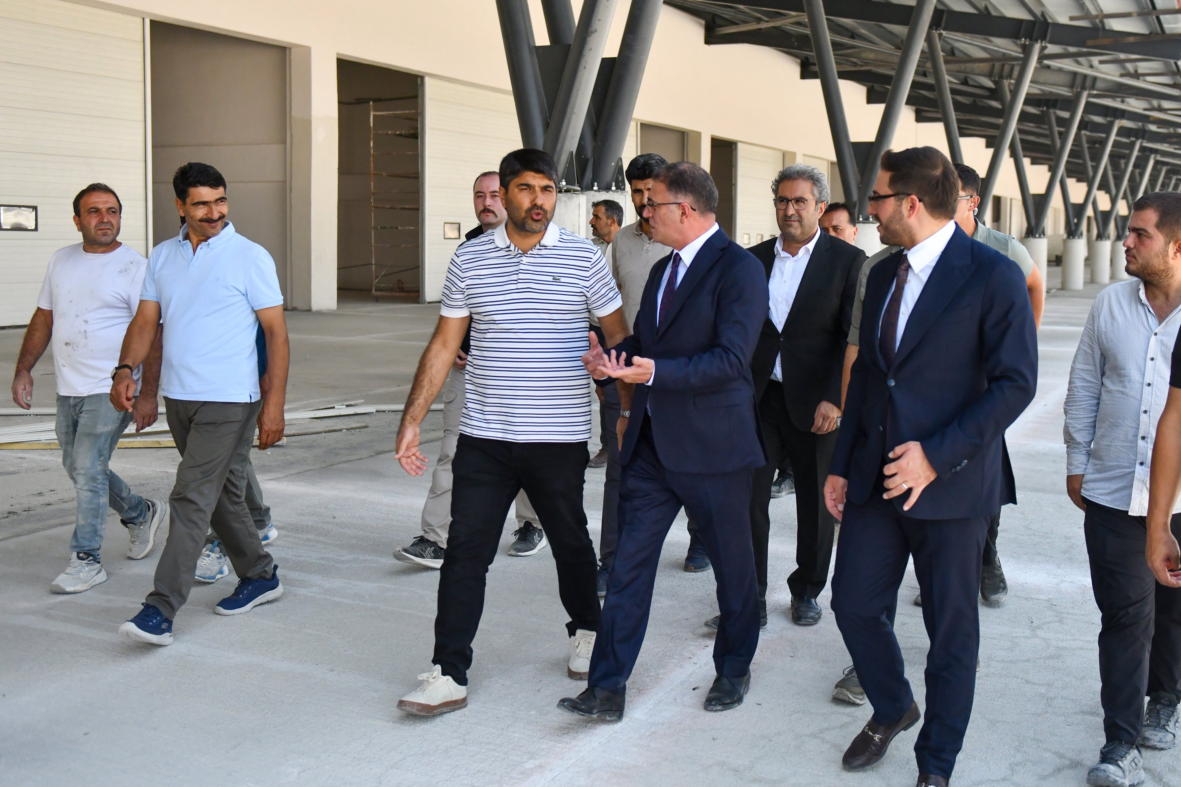 Van’da sebze halinin bitmesine sayılı günler kaldı!