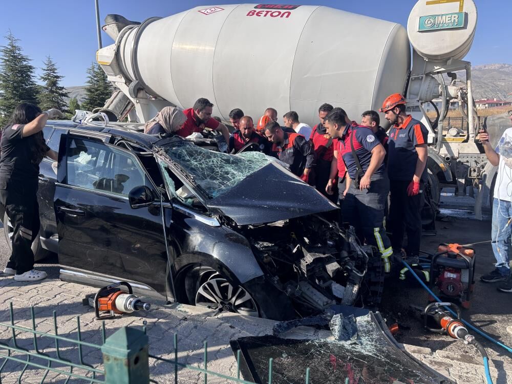 Beton mikseri anne ve kızlarını biçti: Ağır yaralılar var!