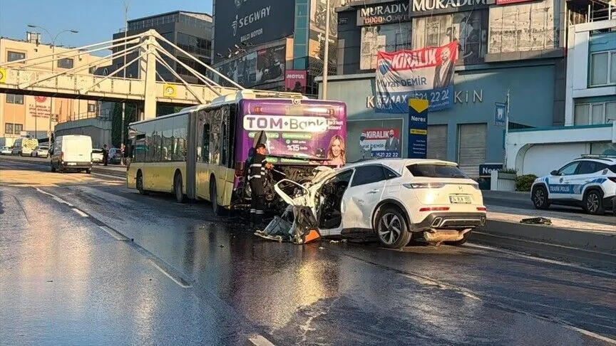 Otomobil, İETT otobüsüne arkadan çarptı! 3 kişi öldü, işte kazada hayatını kaybedenlerin isimleri