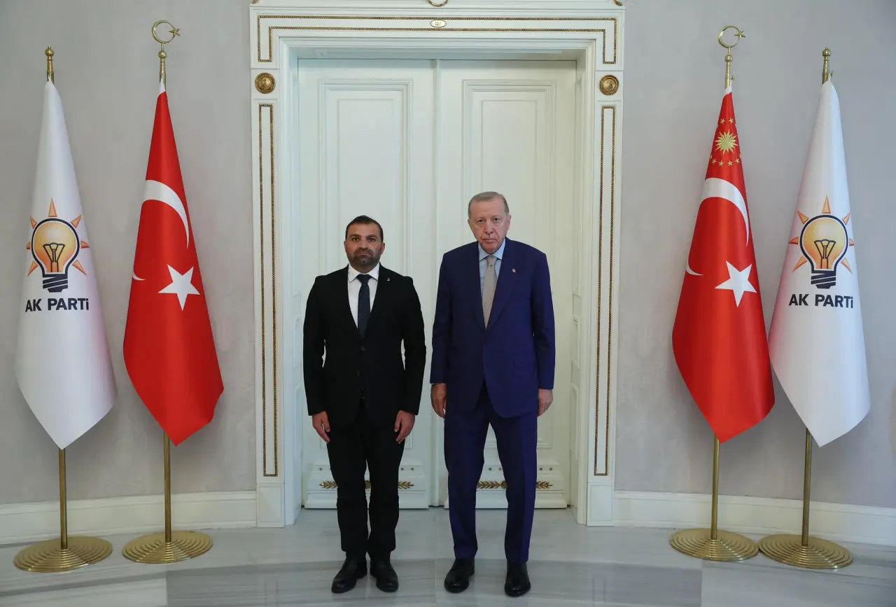 Cumhurbaşkanı Erdoğan ve Ardahan İl Başkanlığına atanan Hasan Şenel