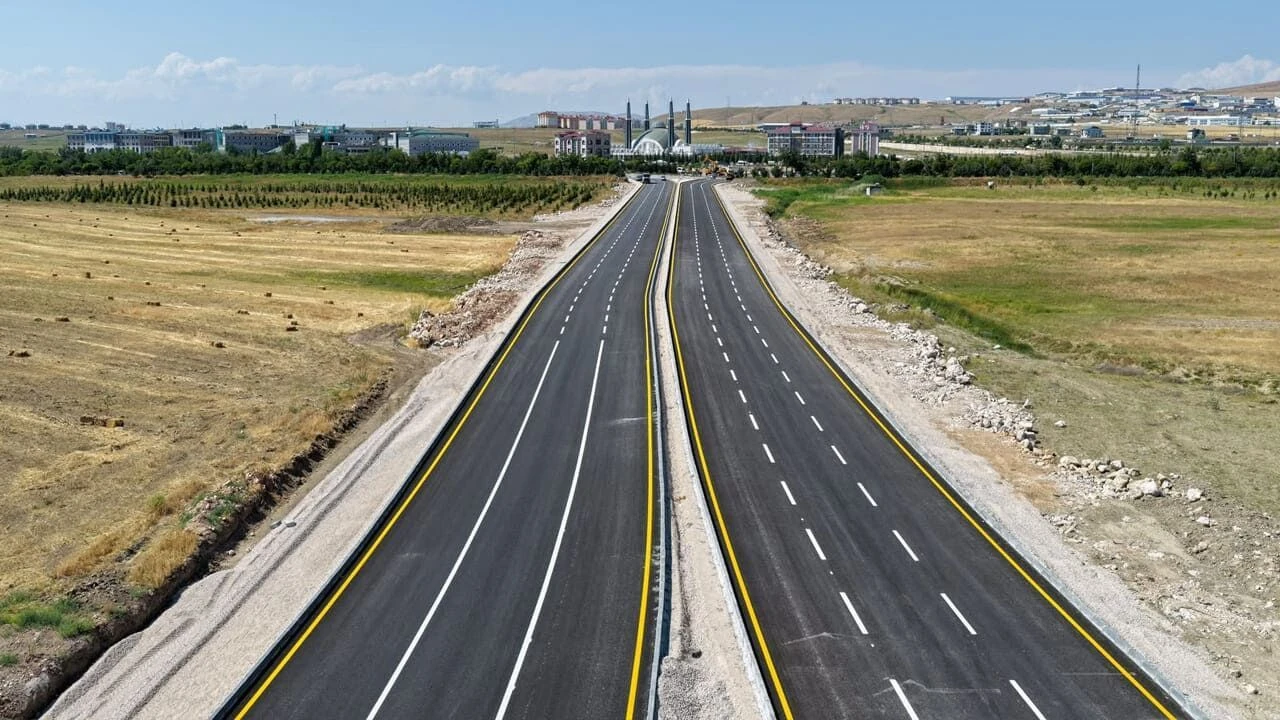 Van’da yoğun olarak kullanılan kavşak trafiğe kapatıldı!