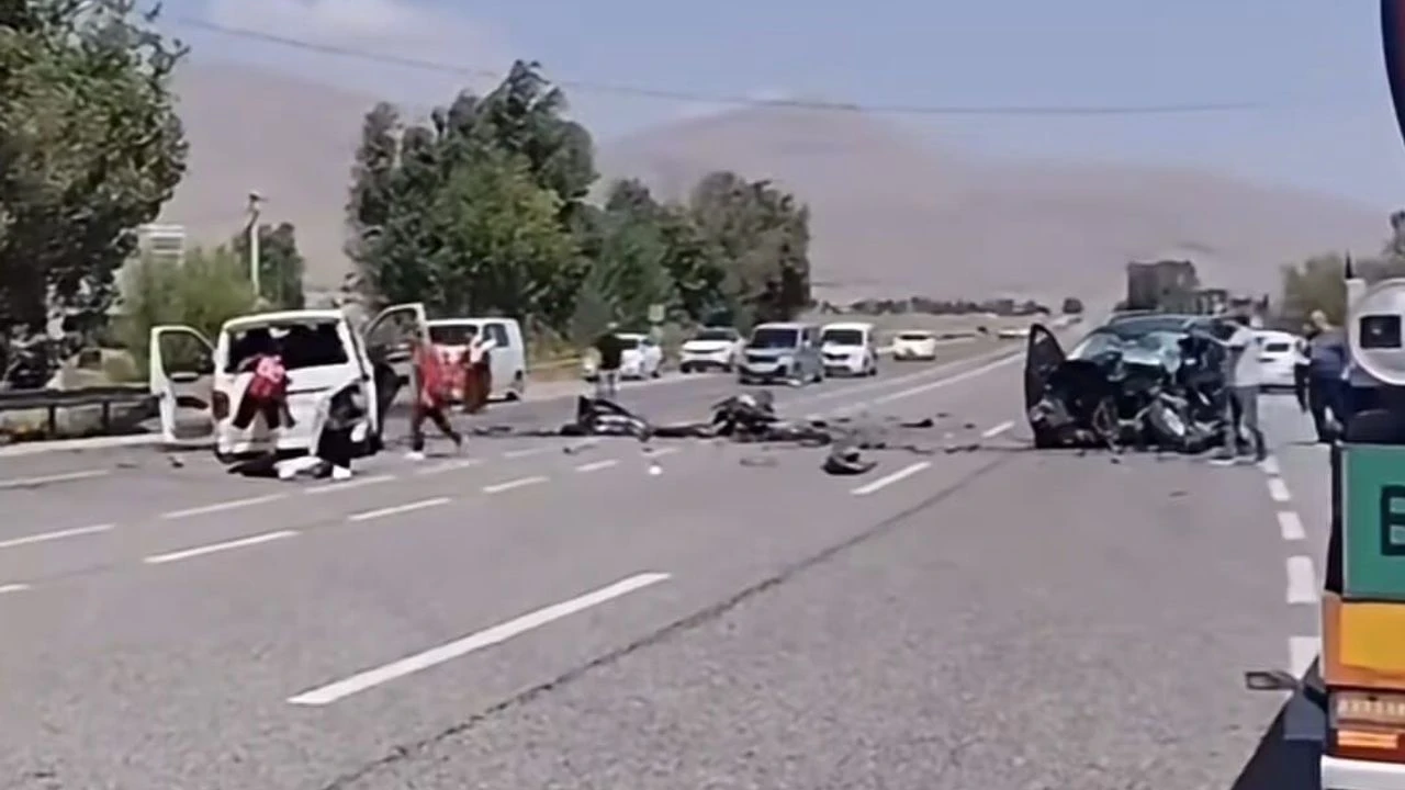 Van-Erciş yolunda feci kaza: 2 ölü, 9 yaralı!