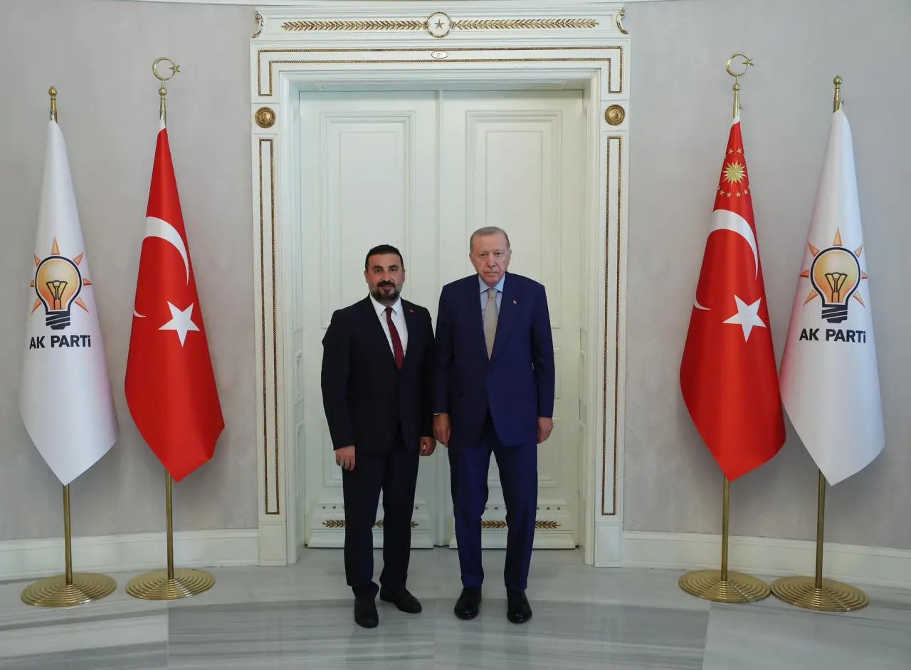 Cumhurbaşkanı Erdoğan ve Afyonkarahisar İl Başkanlığına atanan Özgür Kavak
