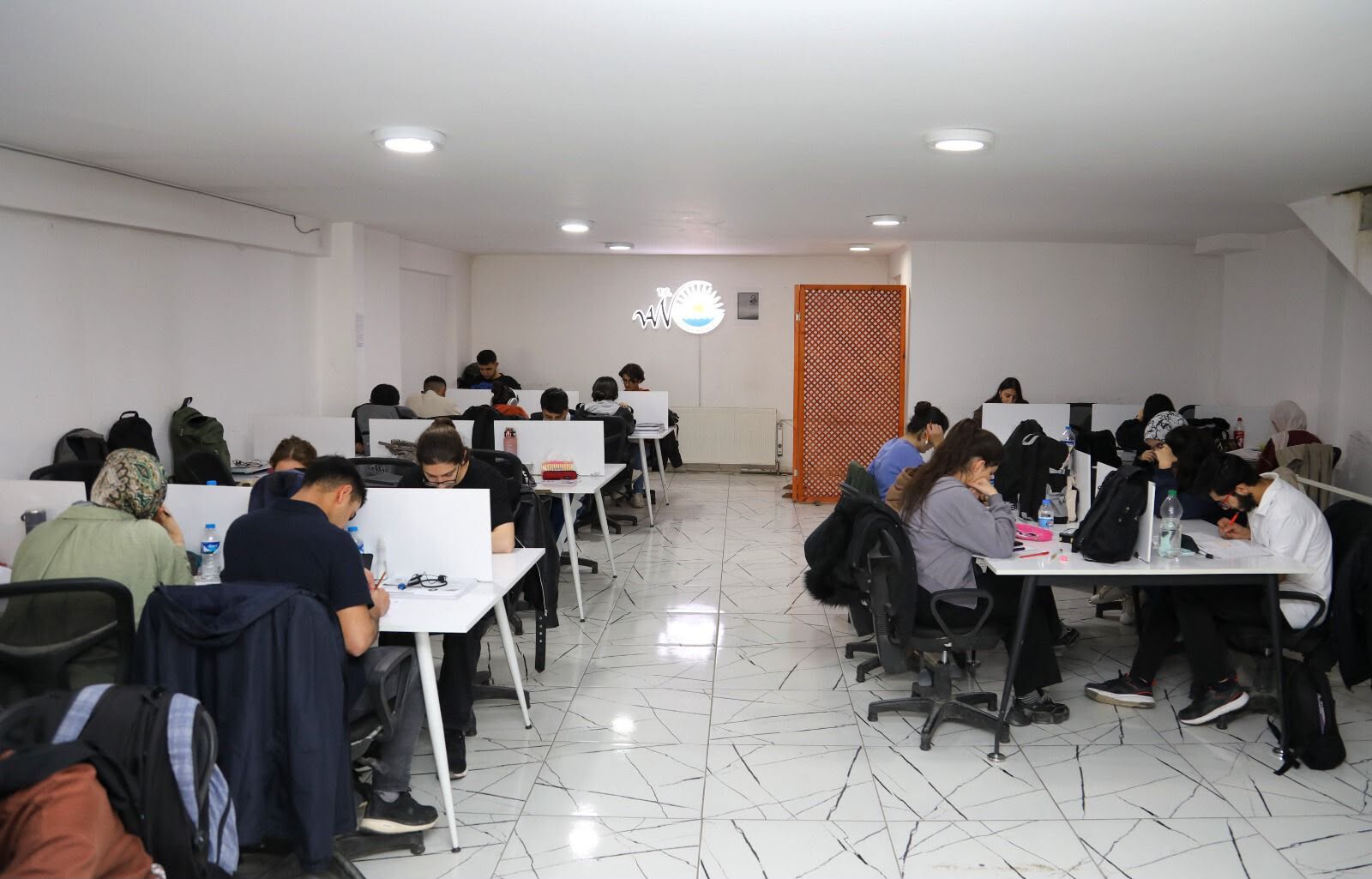 Van’da LGS, YKS ve KPSS’ye hazırlanacak öğrenciler dikkat! Ücretsiz etüt eğitim merkezi kayıtları başladı!