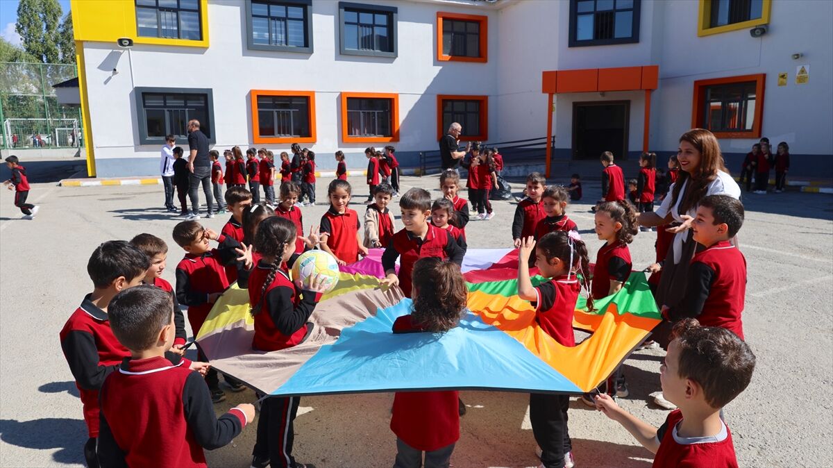 Van’da öğrenciler geleneksel oyunlarla buluştu!